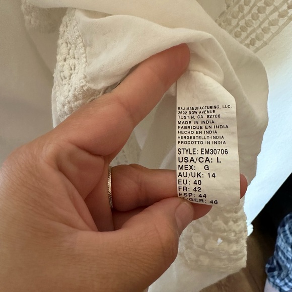 Crocheted cover up - Picture 6 of 7